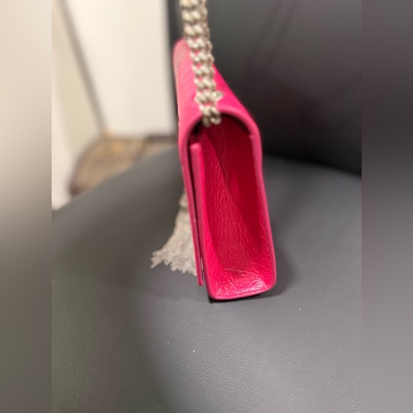 YSL Calfskin Croc Embossed Medium Classic Monogram Kate Tassel Fuchsia - Picture 4 of 13